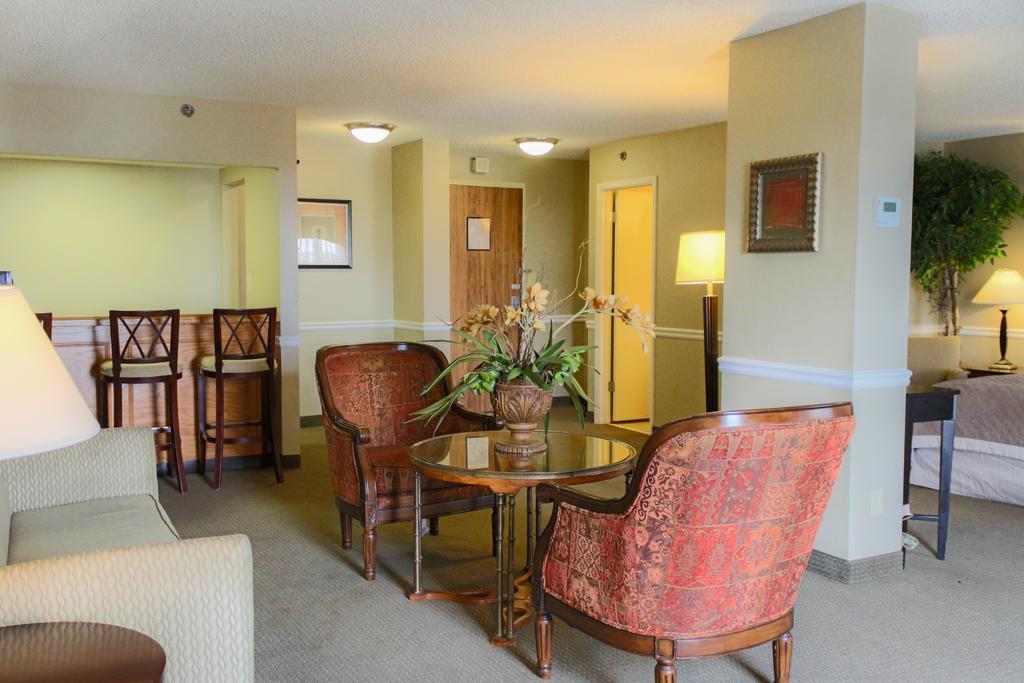 Готель Ramada Plaza By Wyndham Atlanta Airport College Park Екстер'єр фото