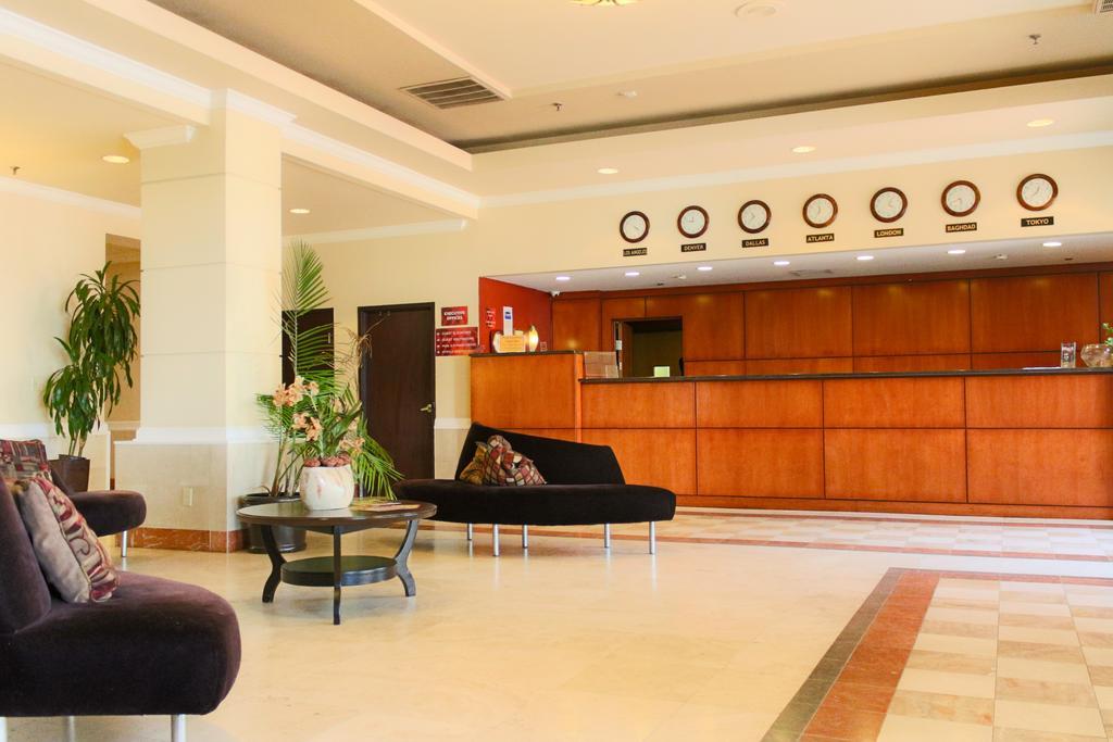 Готель Ramada Plaza By Wyndham Atlanta Airport College Park Екстер'єр фото