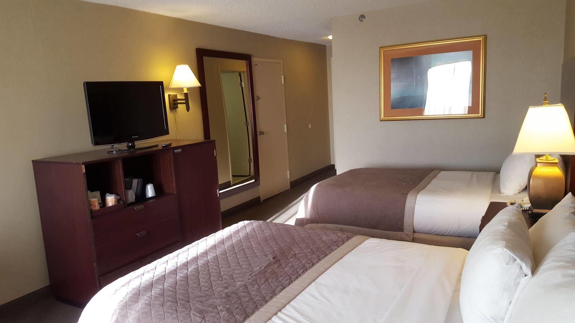 Готель Ramada Plaza By Wyndham Atlanta Airport College Park Екстер'єр фото