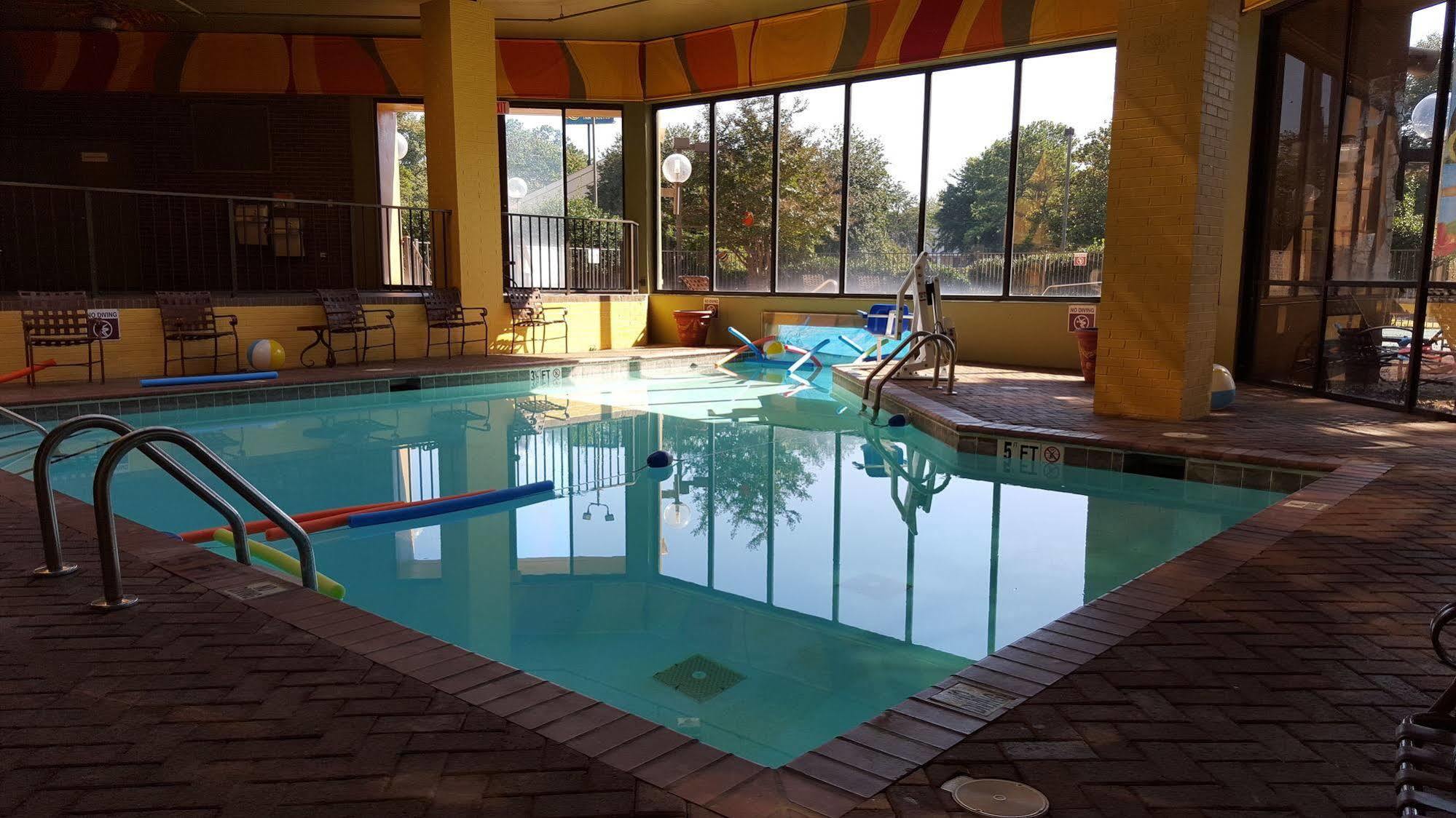 Готель Ramada Plaza By Wyndham Atlanta Airport College Park Екстер'єр фото
