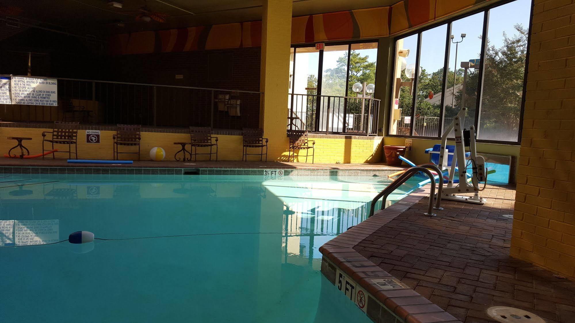Готель Ramada Plaza By Wyndham Atlanta Airport College Park Екстер'єр фото