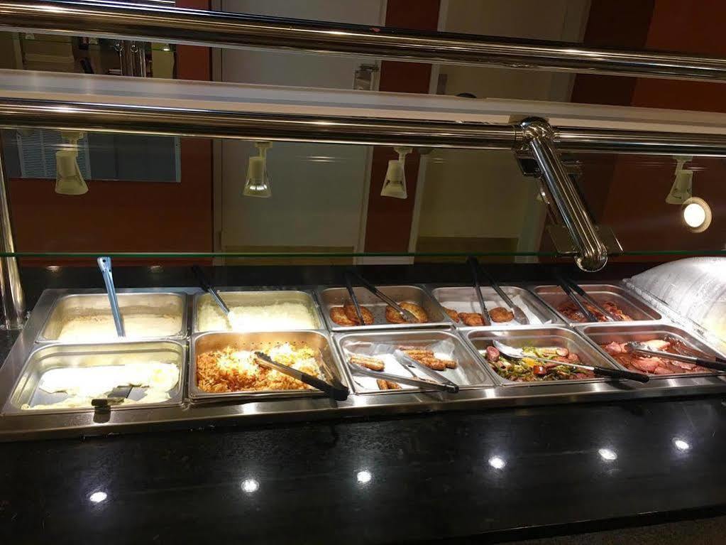 Готель Ramada Plaza By Wyndham Atlanta Airport College Park Екстер'єр фото